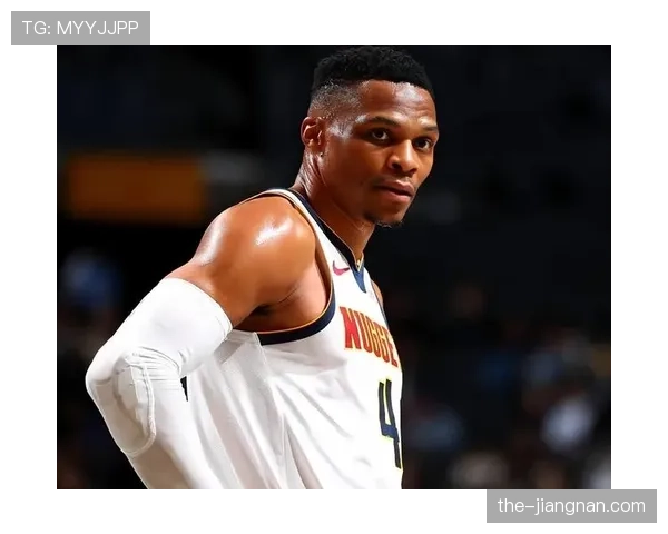 威少衣柜里塞满球衣，家里却连个挂衣服的柜子都没有